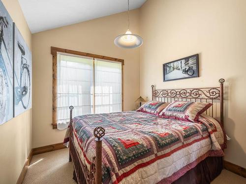 10-2700 Fairways Drive, Sun Peaks, BC - Indoor Photo Showing Bedroom