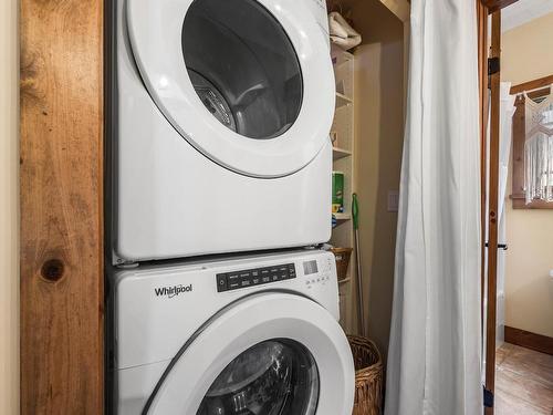 10-2700 Fairways Drive, Sun Peaks, BC - Indoor Photo Showing Laundry Room