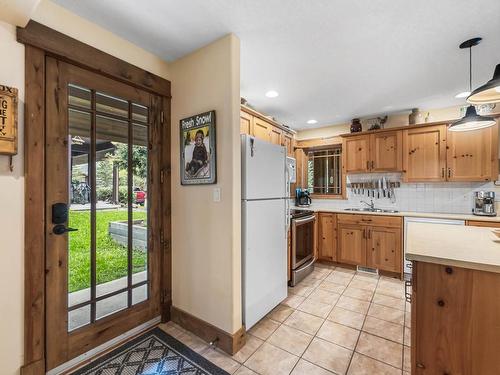 10-2700 Fairways Drive, Sun Peaks, BC - Indoor Photo Showing Kitchen With Double Sink