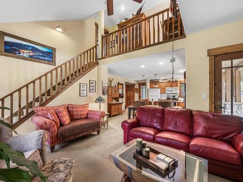 10-2700 Fairways Drive, Sun Peaks, BC - Indoor Photo Showing Living Room