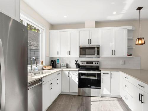 60-1240 Alpine Road, Sun Peaks, BC - Indoor Photo Showing Kitchen