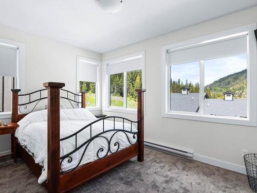 60-1240 Alpine Road, Sun Peaks, BC - Indoor Photo Showing Bedroom