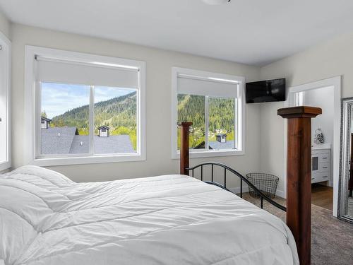 60-1240 Alpine Road, Sun Peaks, BC - Indoor Photo Showing Bedroom