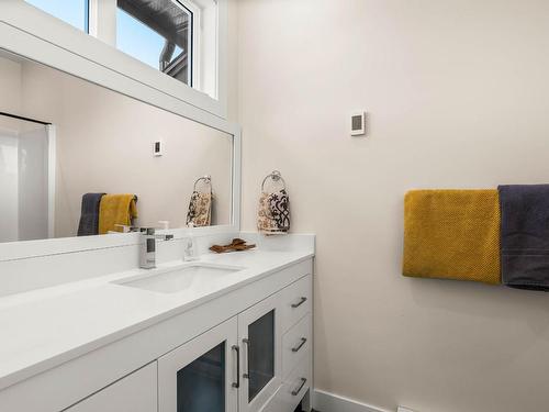 60-1240 Alpine Road, Sun Peaks, BC - Indoor Photo Showing Bathroom