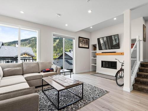 60-1240 Alpine Road, Sun Peaks, BC - Indoor Photo Showing Living Room With Fireplace