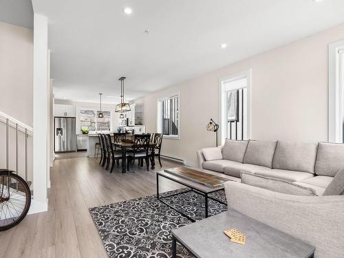 60-1240 Alpine Road, Sun Peaks, BC - Indoor Photo Showing Living Room