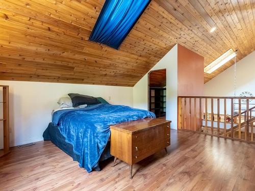 292 Orchard Lake Road, Barriere, BC - Indoor Photo Showing Bedroom