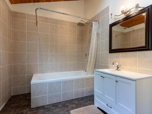 292 Orchard Lake Road, Barriere, BC - Indoor Photo Showing Bathroom