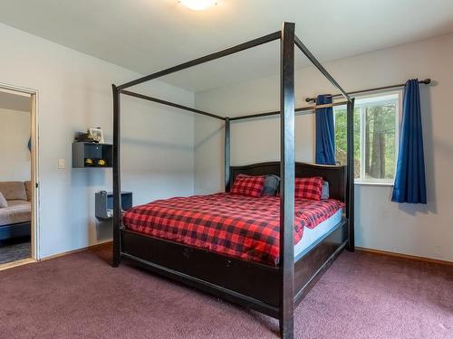 292 Orchard Lake Road, Barriere, BC - Indoor Photo Showing Bedroom