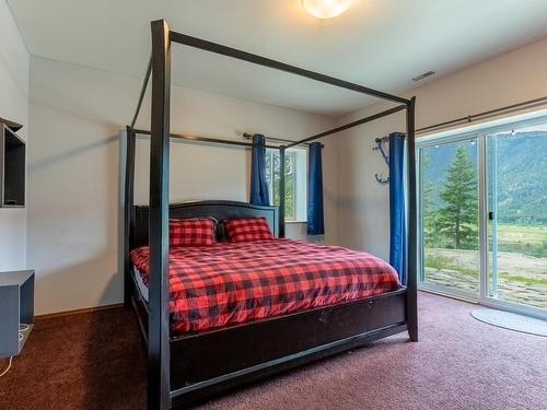 292 Orchard Lake Road, Barriere, BC - Indoor Photo Showing Bedroom