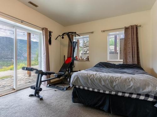 292 Orchard Lake Road, Barriere, BC - Indoor Photo Showing Bedroom