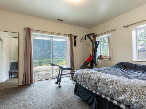 292 Orchard Lake Road, Barriere, BC - Indoor Photo Showing Bedroom