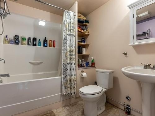 292 Orchard Lake Road, Barriere, BC - Indoor Photo Showing Bathroom