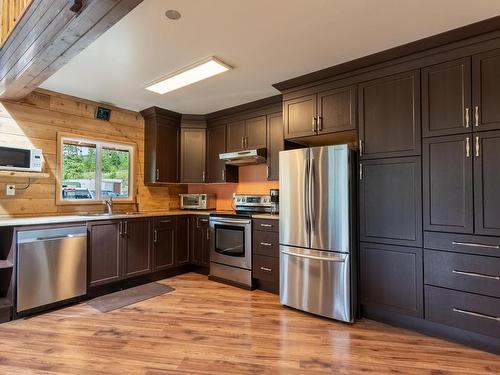 292 Orchard Lake Road, Barriere, BC - Indoor Photo Showing Kitchen