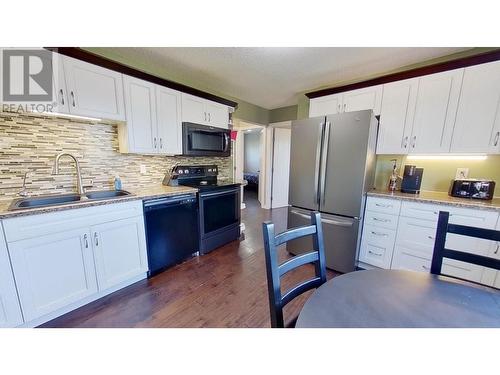 9112 103A Avenue, Fort St. John, BC - Indoor Photo Showing Kitchen With Stainless Steel Kitchen