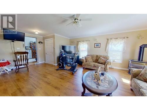 10874 261 Road, Fort St. John, BC - Indoor Photo Showing Living Room