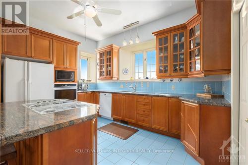 898 Kitley Line 2 Line, Elizabethtown-Kitley (814 - Elizabethtown Kitley (Old K.) Twp), ON - Indoor Photo Showing Kitchen