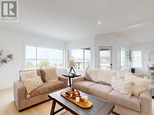 C-102-6900 Burnaby Street, Powell River, BC - Indoor Photo Showing Living Room