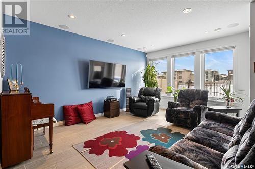 5129 Aviator Crescent, Regina, SK - Indoor Photo Showing Living Room