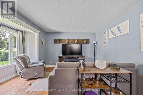 25 Heather Crescent, London, ON - Indoor Photo Showing Living Room