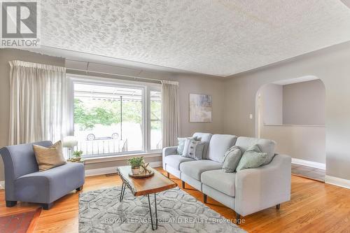 28 Beattie Avenue, London, ON - Indoor Photo Showing Living Room