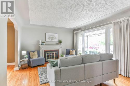 28 Beattie Avenue, London, ON - Indoor Photo Showing Living Room With Fireplace