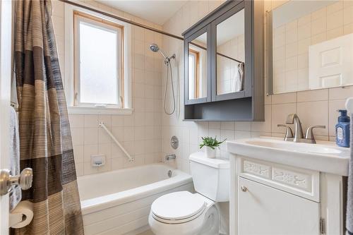 203 West 31St Street, Hamilton, ON - Indoor Photo Showing Bathroom