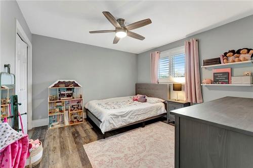 7 Cavalry Court, Hamilton, ON - Indoor Photo Showing Bedroom