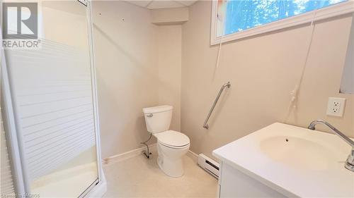 14 Victoria Street, Inverhuron, ON - Indoor Photo Showing Bathroom