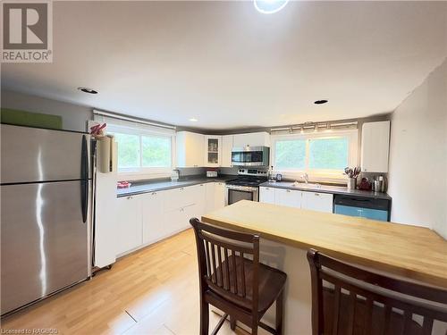 14 Victoria Street, Inverhuron, ON - Indoor Photo Showing Kitchen