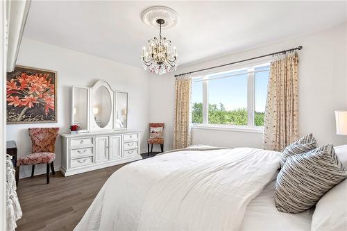 258 Shoreview Drive, Welland, ON - Indoor Photo Showing Bedroom