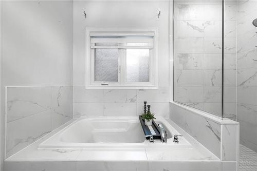 258 Shoreview Drive, Welland, ON - Indoor Photo Showing Bathroom
