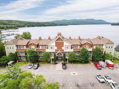 Photo aÃ©rienne - 307-501 Rue Main, Ayer'S Cliff, QC - Outdoor With Body Of Water