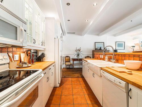 Cuisine - 307-501 Rue Main, Ayer'S Cliff, QC - Indoor Photo Showing Kitchen With Double Sink