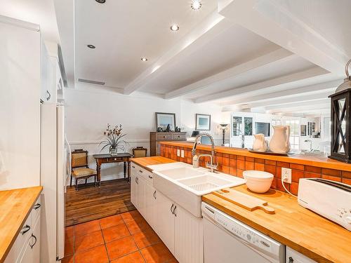 Cuisine - 307-501 Rue Main, Ayer'S Cliff, QC - Indoor Photo Showing Kitchen With Double Sink