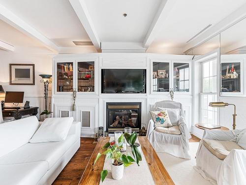 Salon - 307-501 Rue Main, Ayer'S Cliff, QC - Indoor Photo Showing Living Room With Fireplace