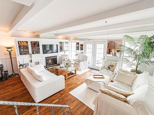 Salon - 307-501 Rue Main, Ayer'S Cliff, QC - Indoor Photo Showing Living Room With Fireplace