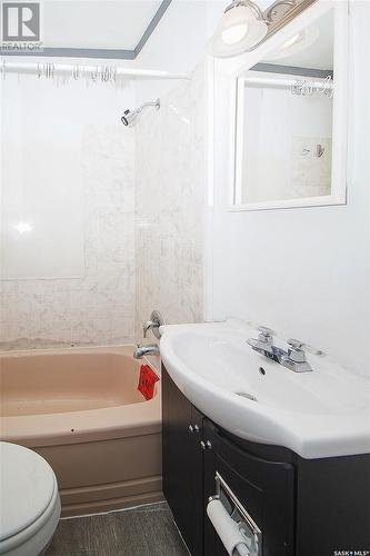 1012 Victoria Avenue, Regina, SK - Indoor Photo Showing Bathroom