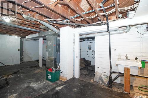 1012 Victoria Avenue, Regina, SK - Indoor Photo Showing Basement