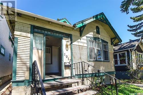 1012 Victoria Avenue, Regina, SK - Outdoor