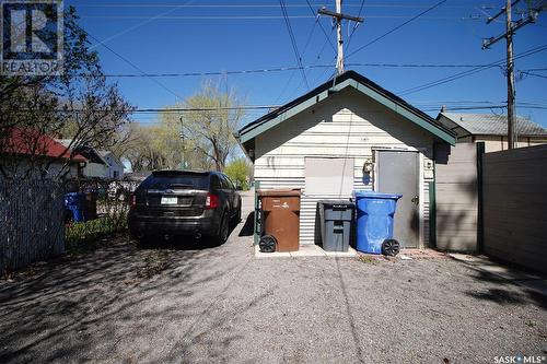 1012 Victoria Avenue, Regina, SK - Outdoor