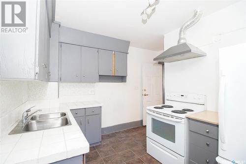 1012 Victoria Avenue, Regina, SK - Indoor Photo Showing Kitchen With Double Sink