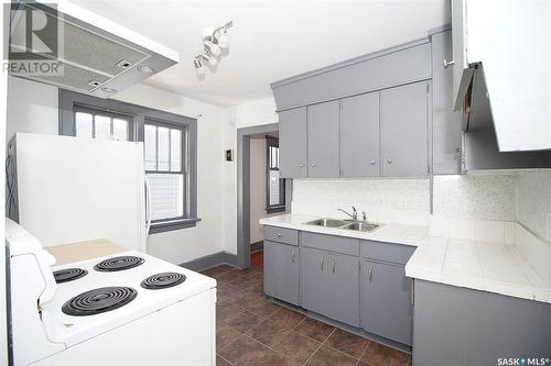 1012 Victoria Avenue, Regina, SK - Indoor Photo Showing Kitchen With Double Sink
