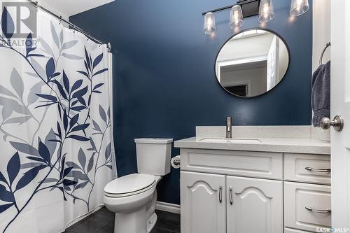 215 13Th Avenue E, Watrous, SK - Indoor Photo Showing Bathroom