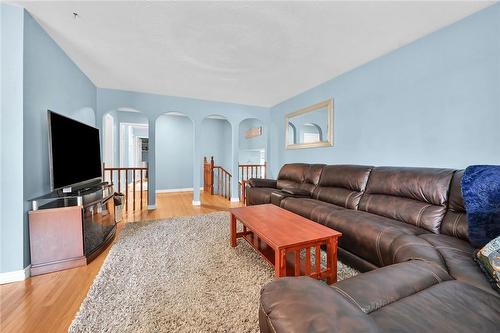 28 Forest Hill Crescent, Hamilton, ON - Indoor Photo Showing Living Room