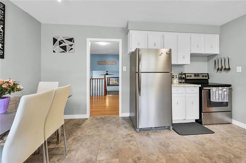 28 Forest Hill Crescent, Hamilton, ON - Indoor Photo Showing Kitchen