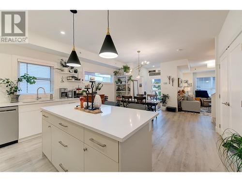 857 Morrison Avenue Unit# 4, Kelowna, BC - Indoor Photo Showing Kitchen