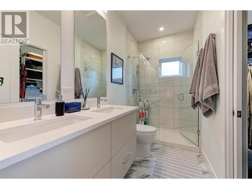 857 Morrison Avenue Unit# 4, Kelowna, BC - Indoor Photo Showing Bathroom