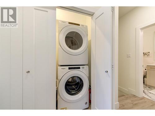 857 Morrison Avenue Unit# 4, Kelowna, BC - Indoor Photo Showing Laundry Room