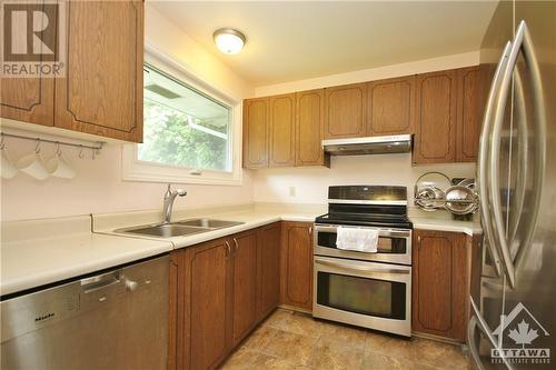 872 Stanstead Road, Ottawa, ON - Indoor Photo Showing Kitchen With Double Sink